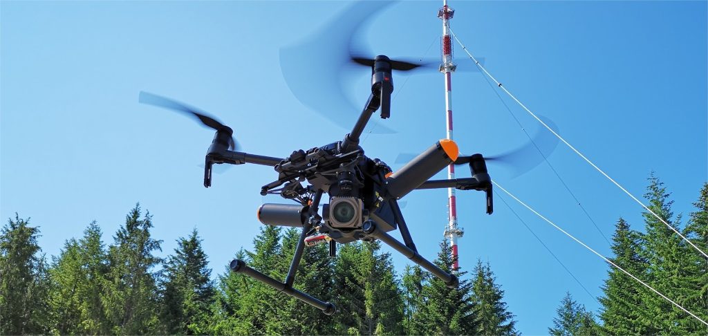 Mesure par camera drone ciel bleu
